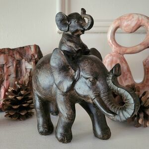Vintage Elephant With Baby Art Resin Sculpture Figurine
